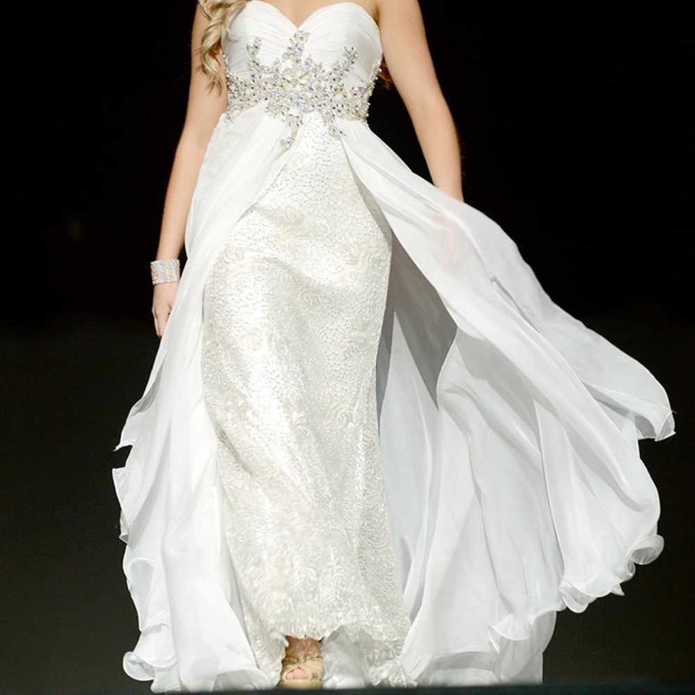 Mac Duggal Ivory Lace & Rhinestone Evening Gown